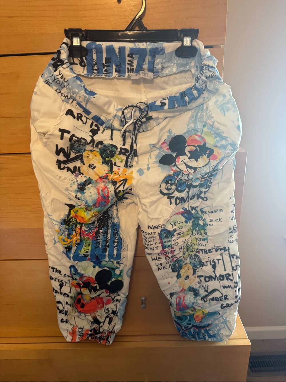 Women’s M White Graphic Stretchy Pants with Colorful Mickey Print Boutique